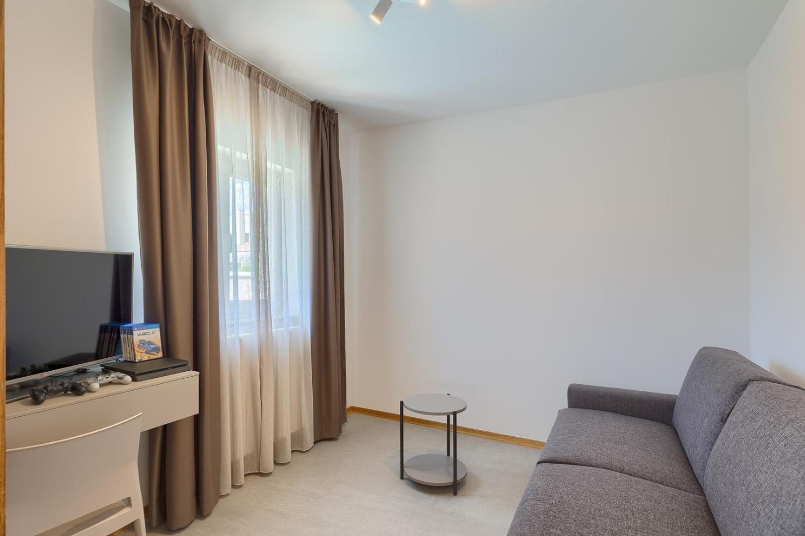 Nimi Villa