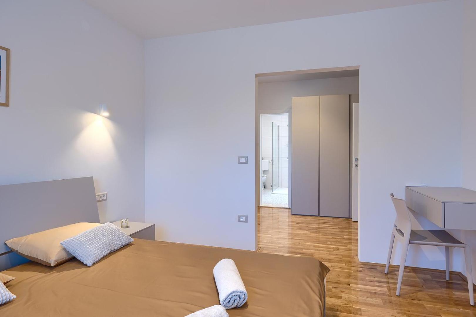 Nimi Villa *