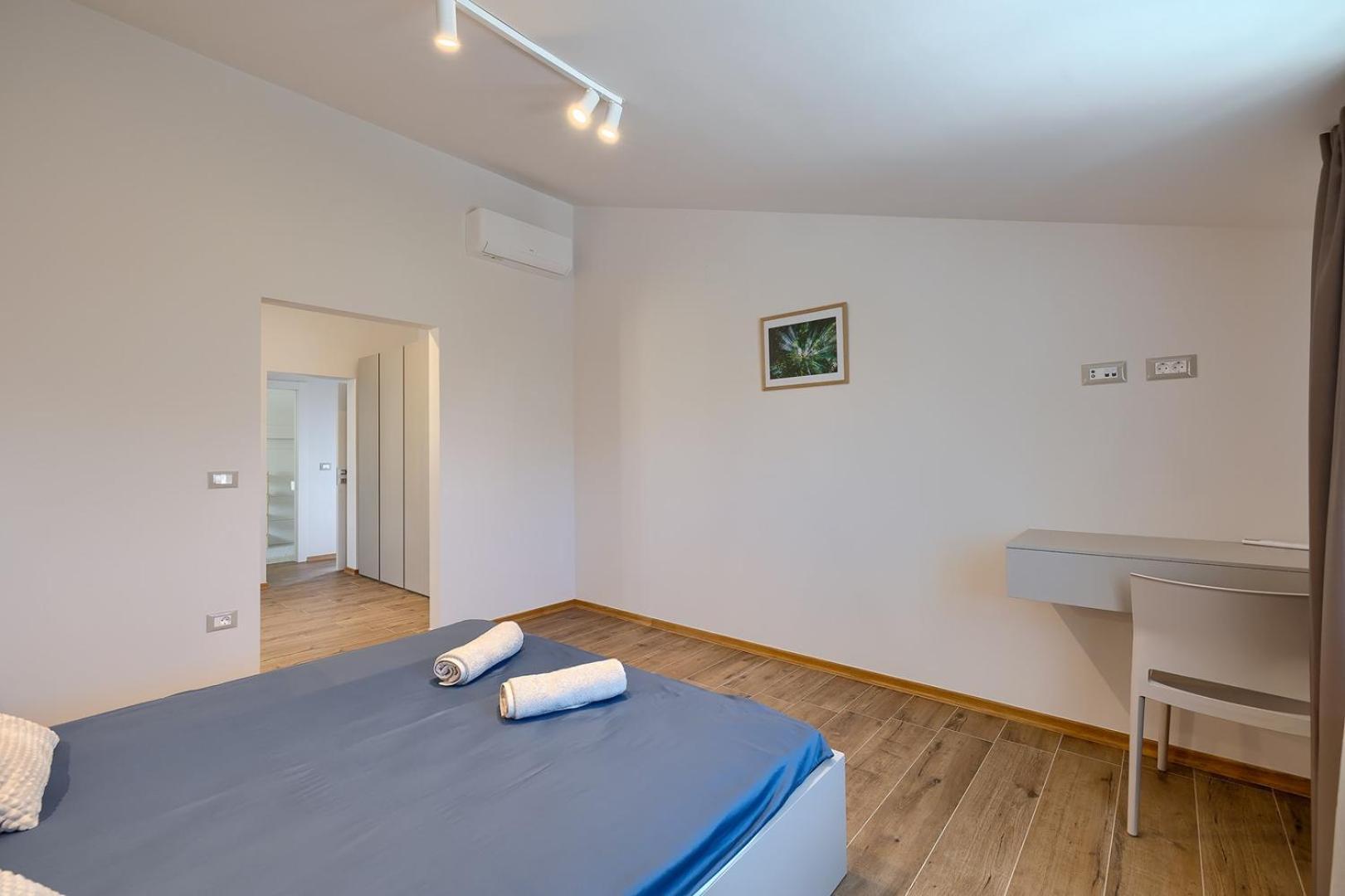 Nimi Villa *